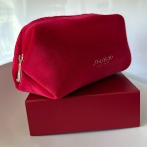 ✨HOST PICK✨Shiseido Red Key Card Holder Luxurious Velvet Accessory NWOT